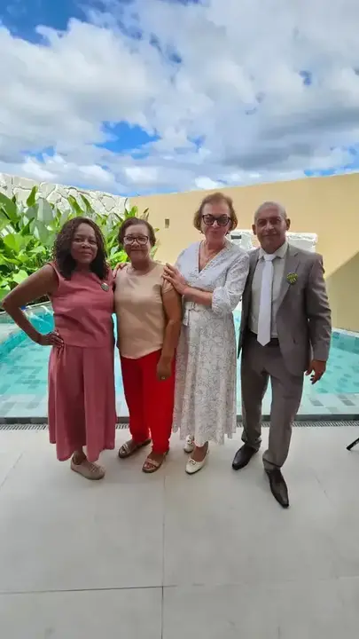 Neusa e lideranças reunidas durante a comemoração de Pojuca