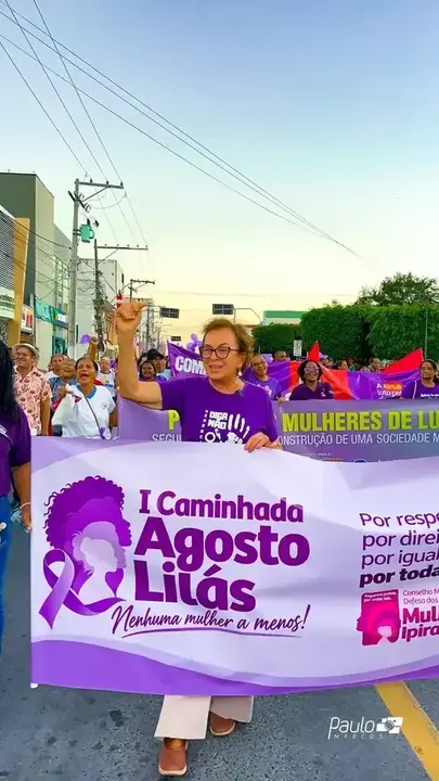 Neusa Cadore à frente da Caminhada Agosto Lilás pela vida das mulheres em Ipirá