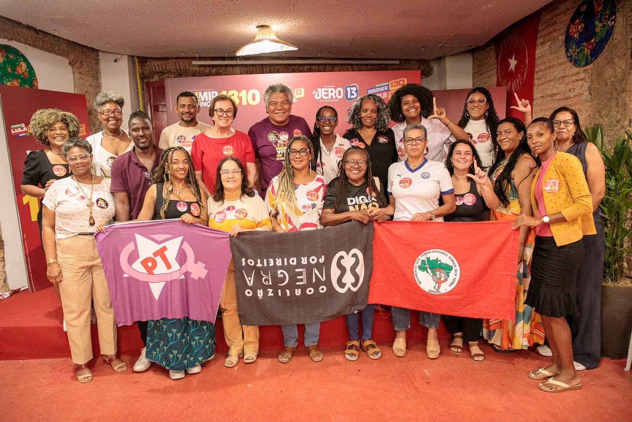 Neusa Cadore, Valmir Assunção e mulheres de Salvador reunidos no Comitê 1310