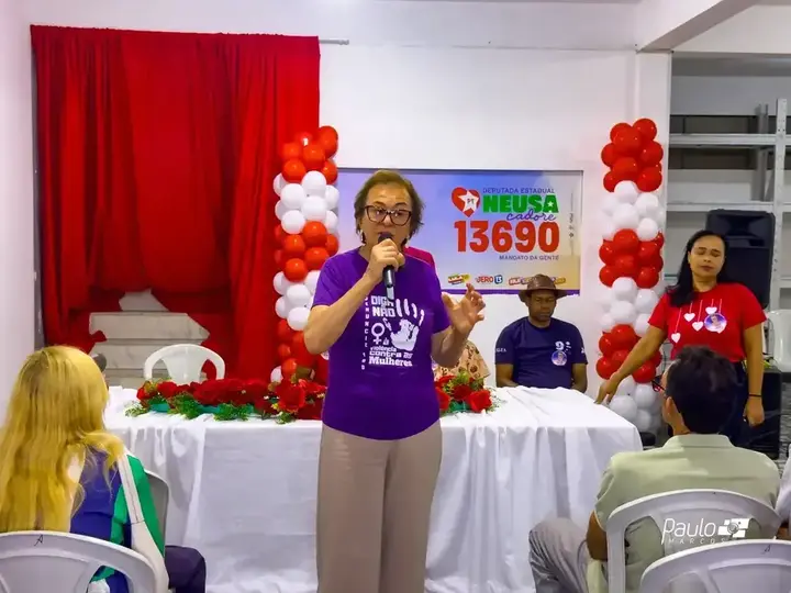 Neusa Cadore fala durante a abertura do Comitê Central em Ipirá