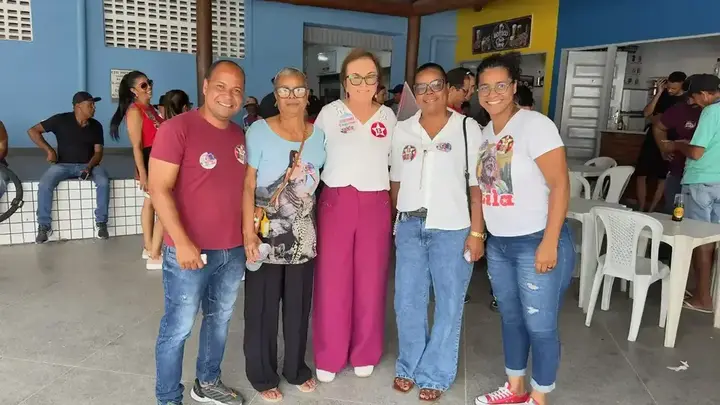 Registro 3 do comitê e da panfletagem na Feira Livre de Riachão do Jacuípe