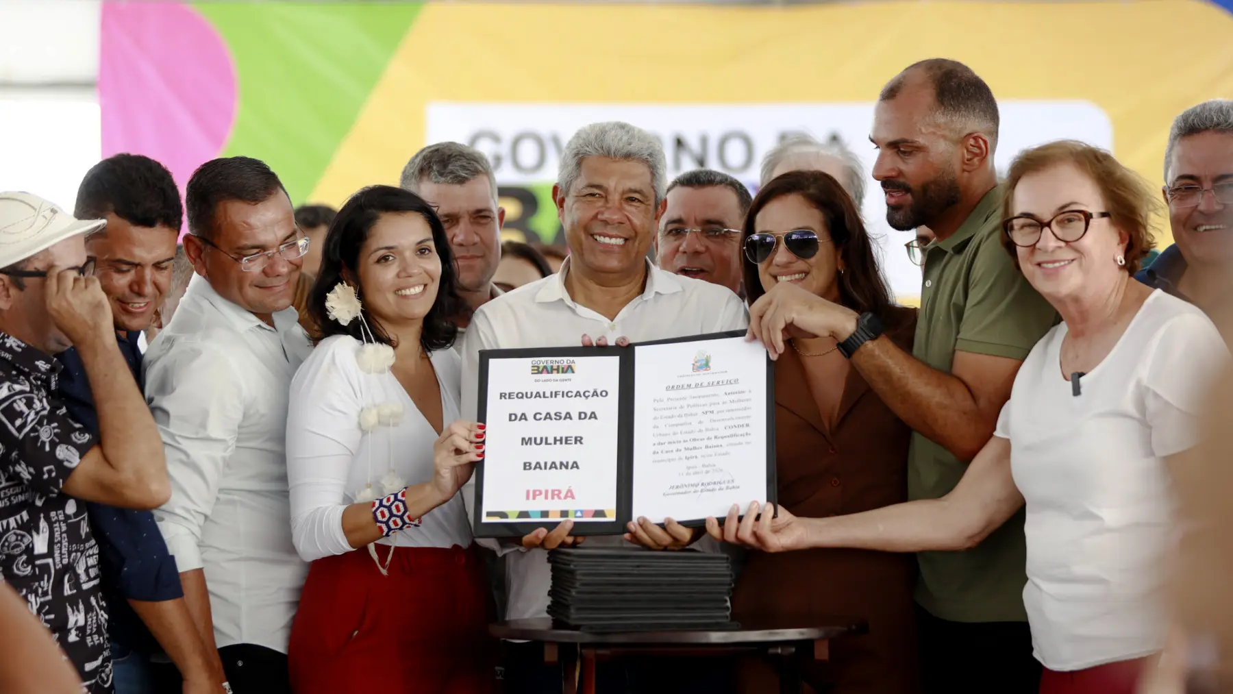 Assinatura da ordem de serviço da Casa da Mulher Baiana de Ipirá