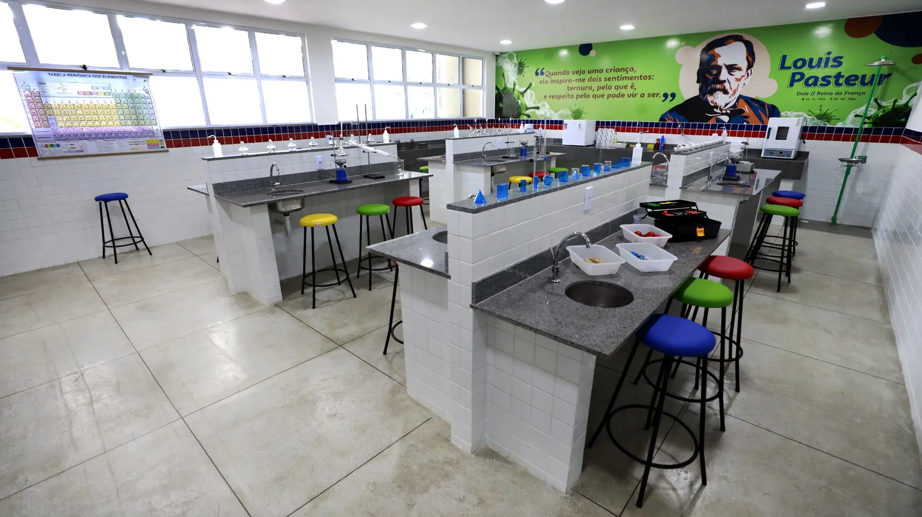 Laboratório da nova escola