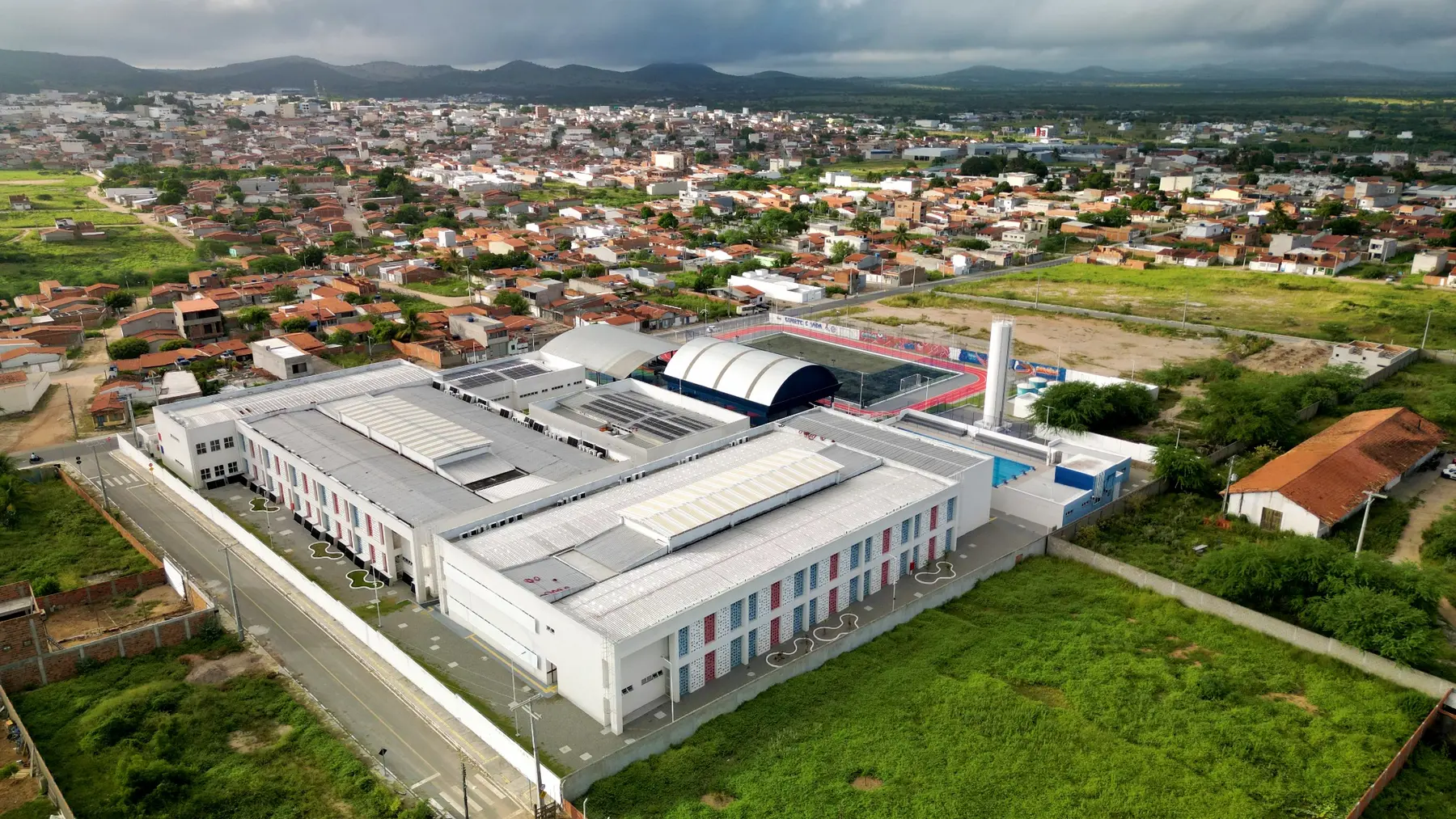 Vista aérea do Colégio Estadual de Tempo Integral Professor Arismário Sena Ferreira
