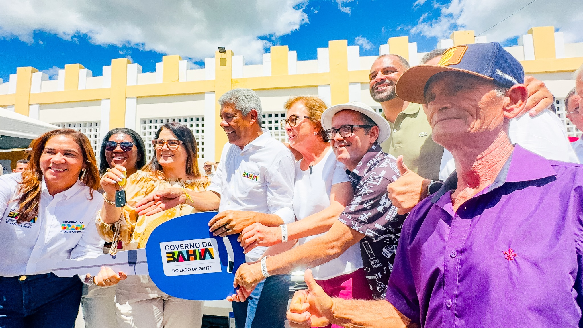 Neusa Cadore com representantes do Governo da Bahia e lideranças de Ipirá