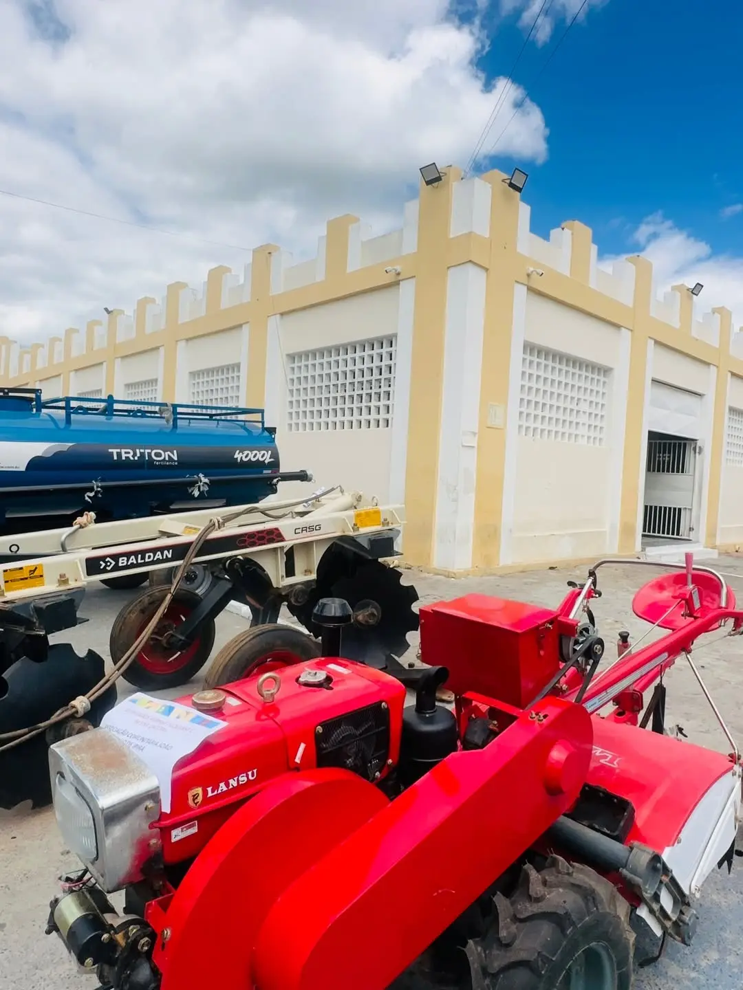 Microtrator para fortalecer a agricultura