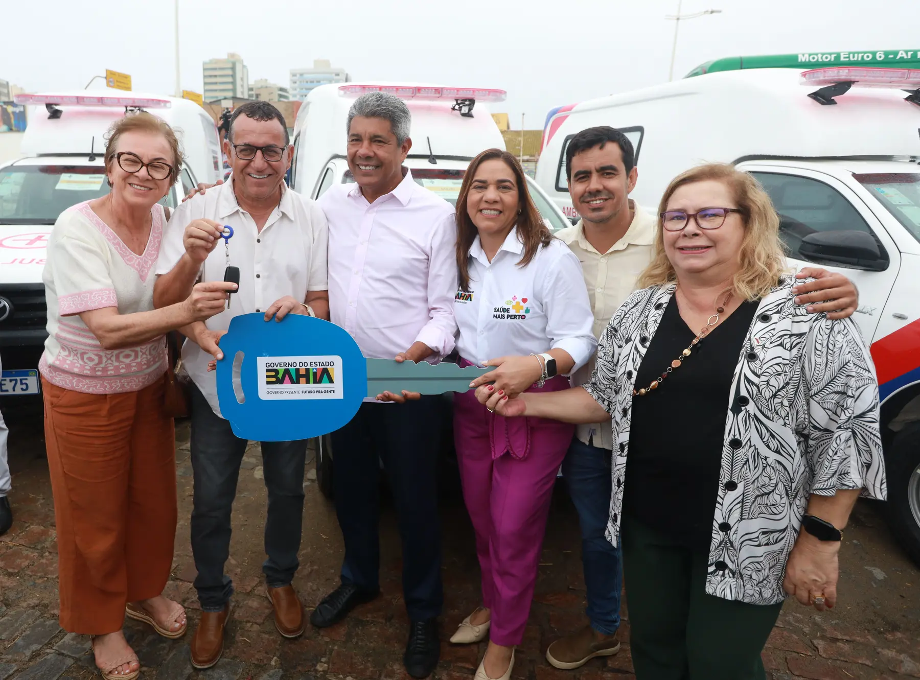 Entrega de ambulâncias em Mairi