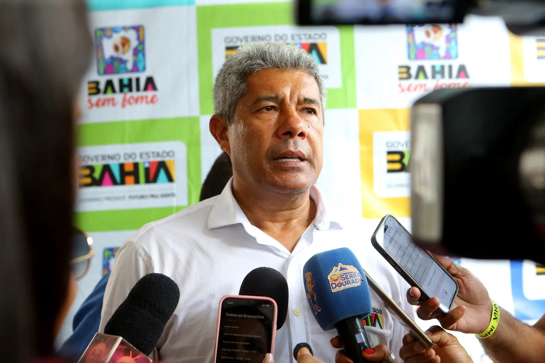 Imprensa em Mairi: Governador Jerônimo Rodrigues fala com a imprensa no município