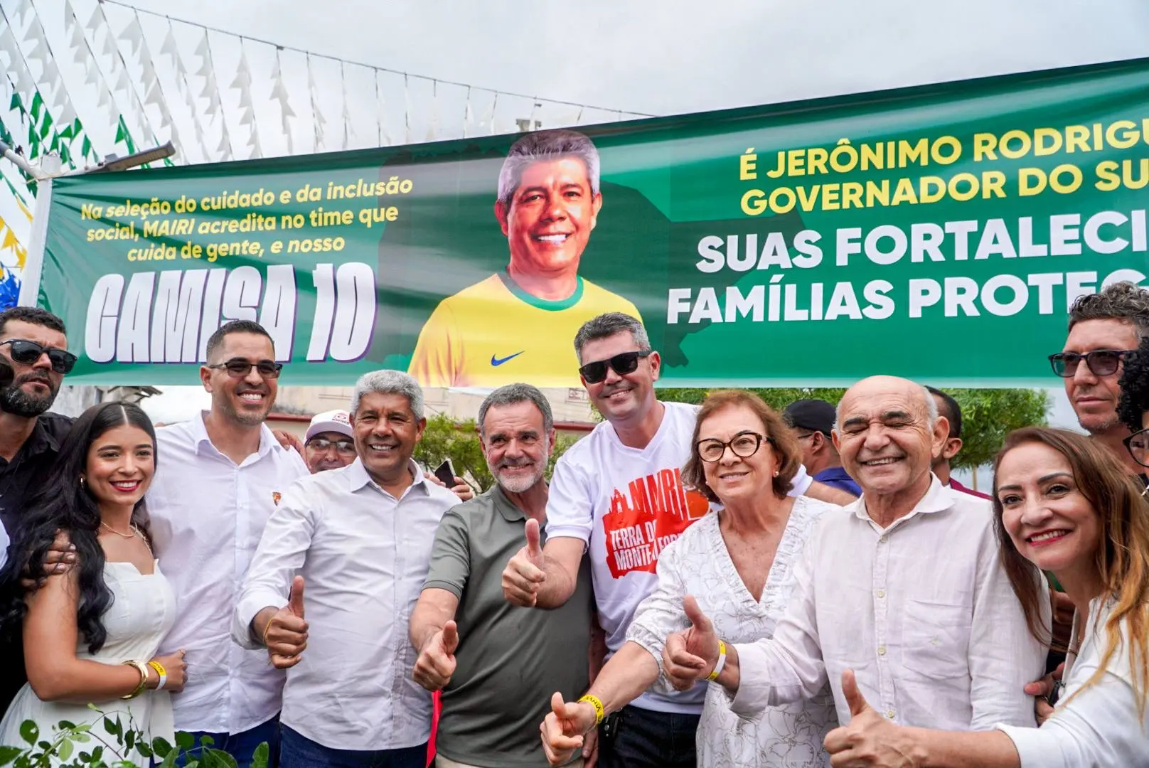 Ao lado do povo: Jerônimo, Neusa, Afonso e lideranças de Mairi