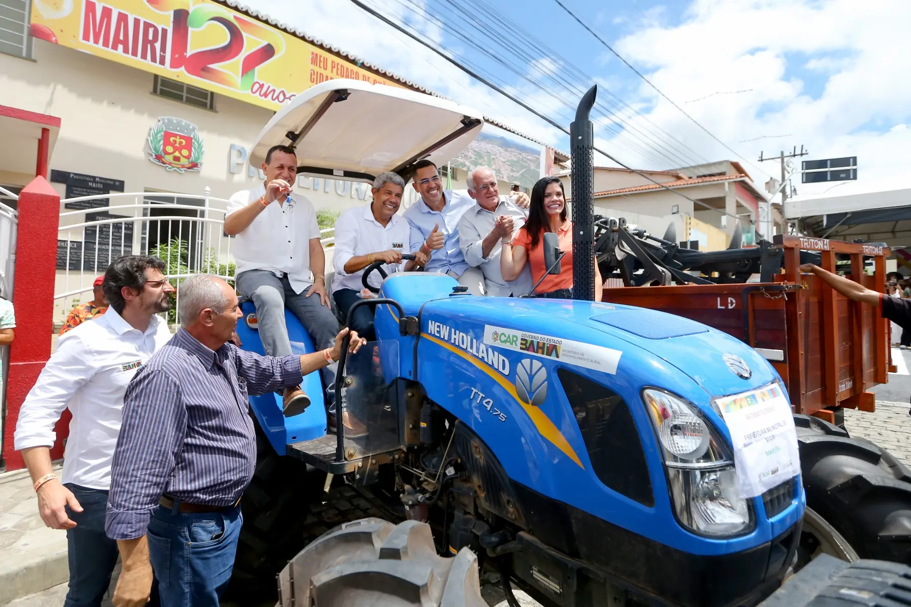 Força para produzir: Trator entregue para fortalecer o trabalho no campo