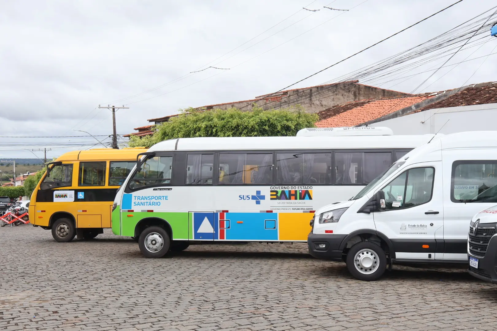 Veículos entregues: Transporte escolar, sanitário e outros serviços reforçados
