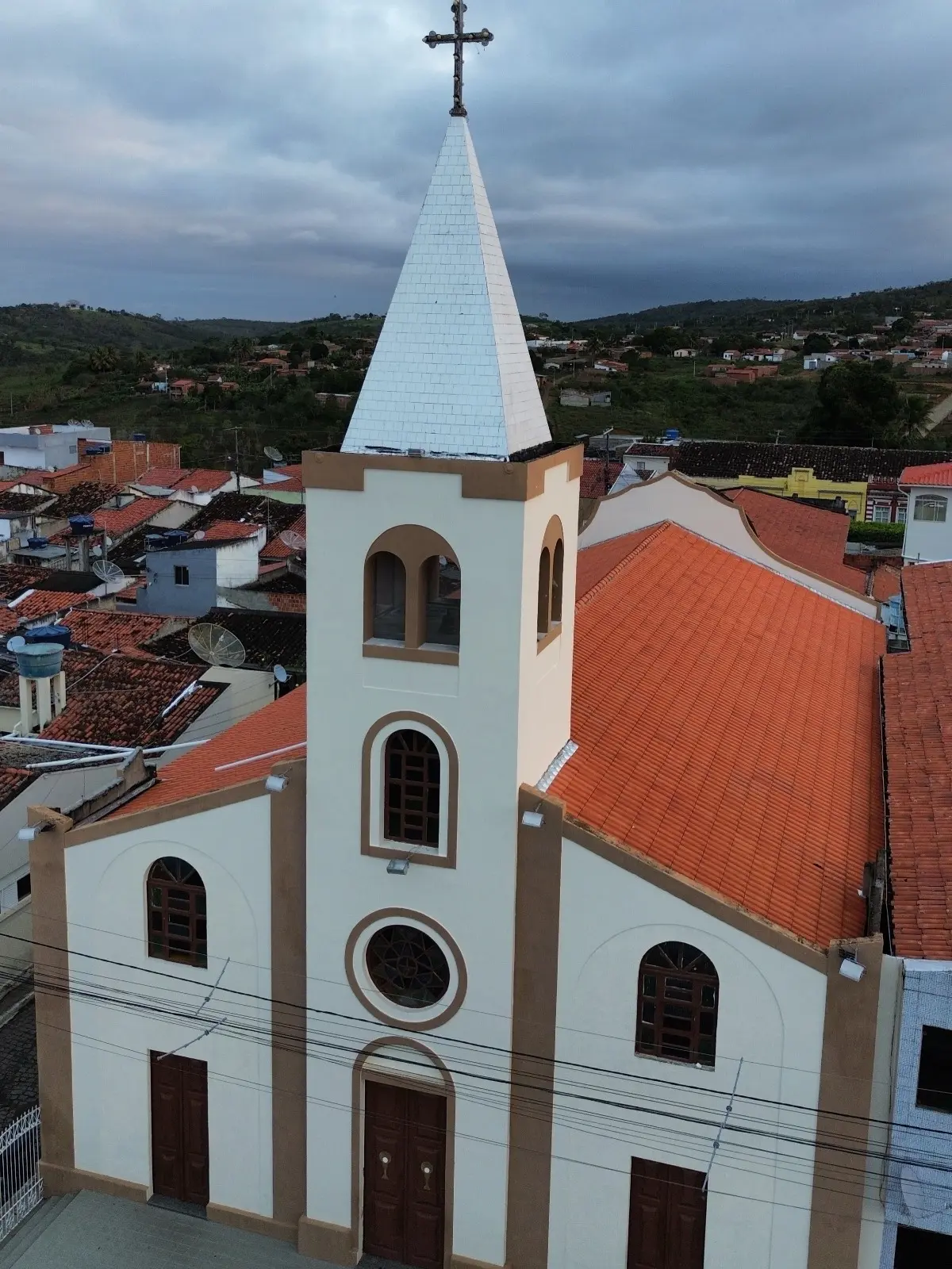 Fé e tradição: A arquitetura religiosa no centro de Mairi