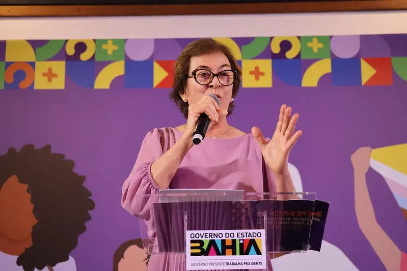 Neusa Cadore fala durante atividade que marcou a adesão da Bahia ao Pacto Nacional de Prevenção aos Feminicídios