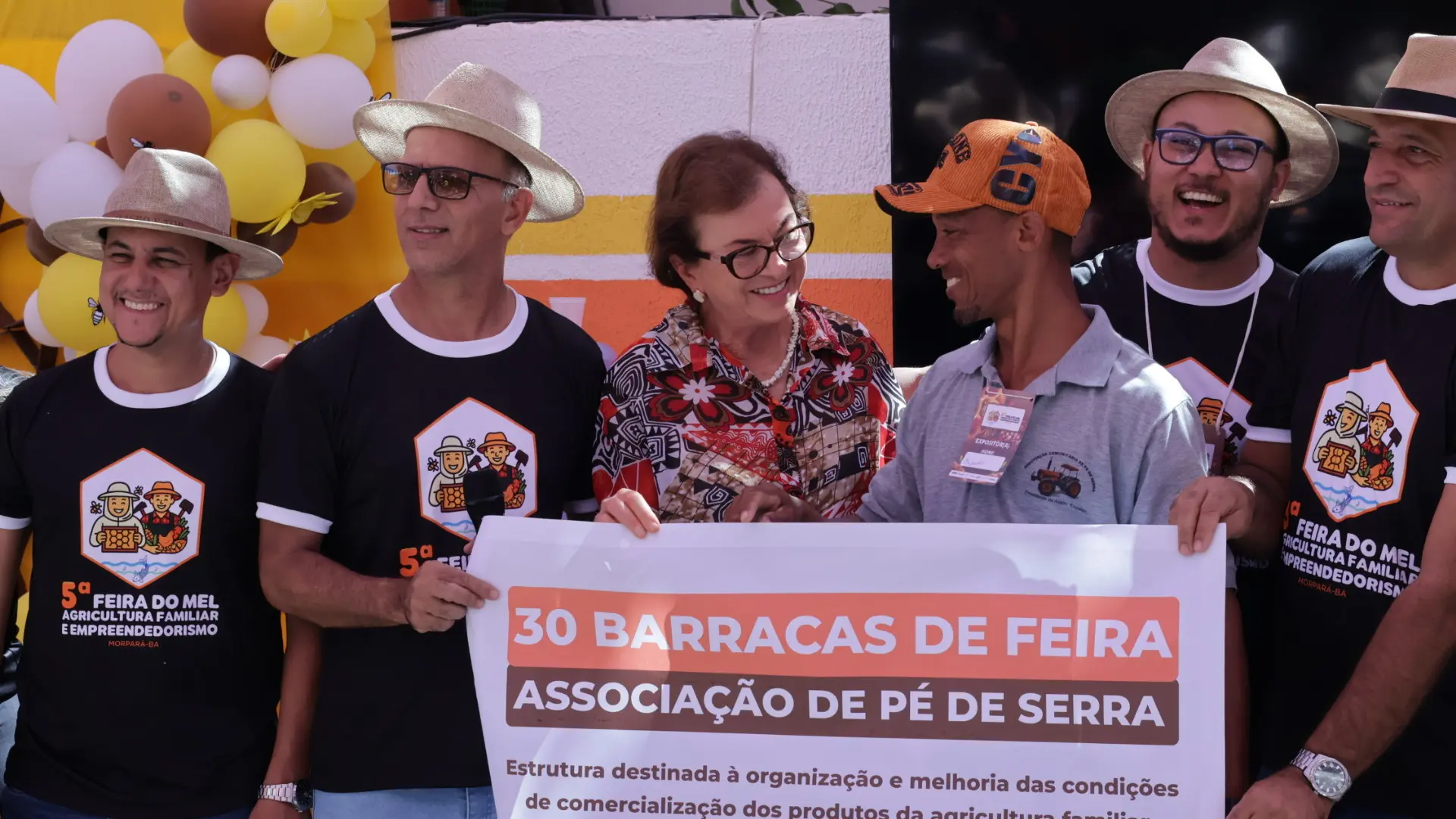 Entrega de barracas para comercialização