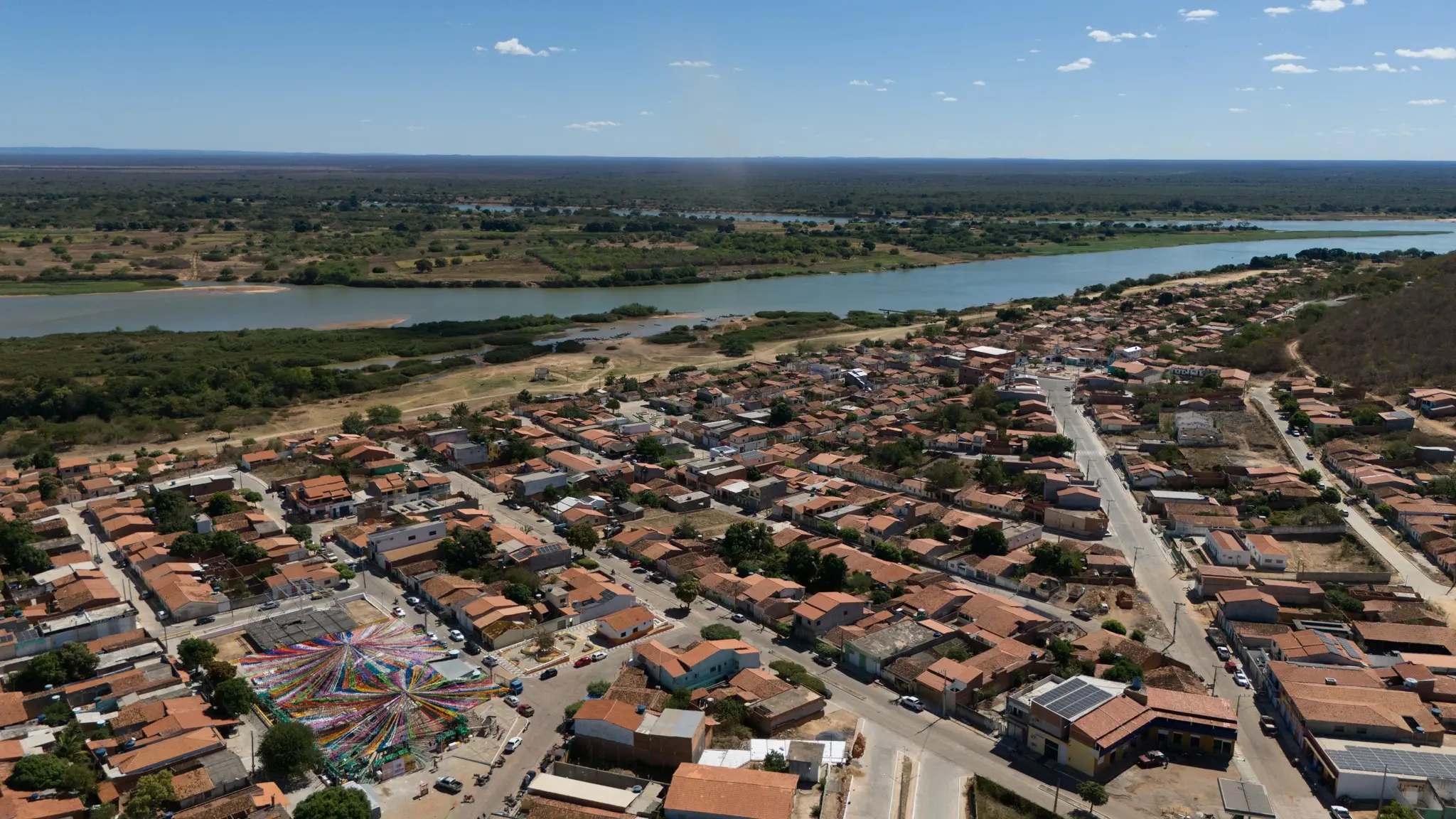 O centro de Morpará e o Rio São Francisco