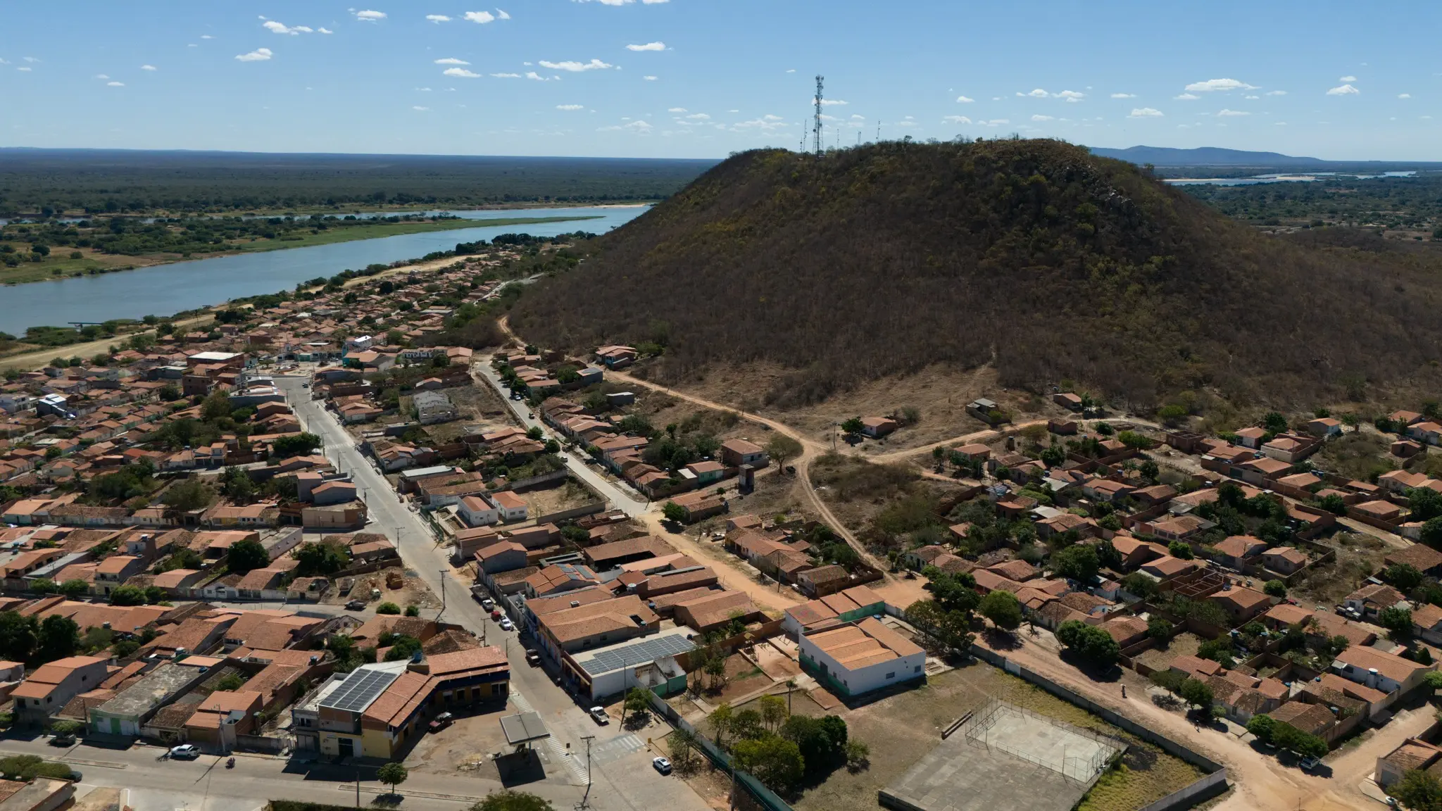 O morro, a cidade e o Velho Chico