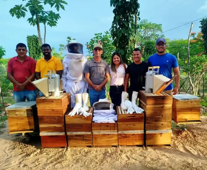 Kits de apicultura para fortalecer a produção de mel